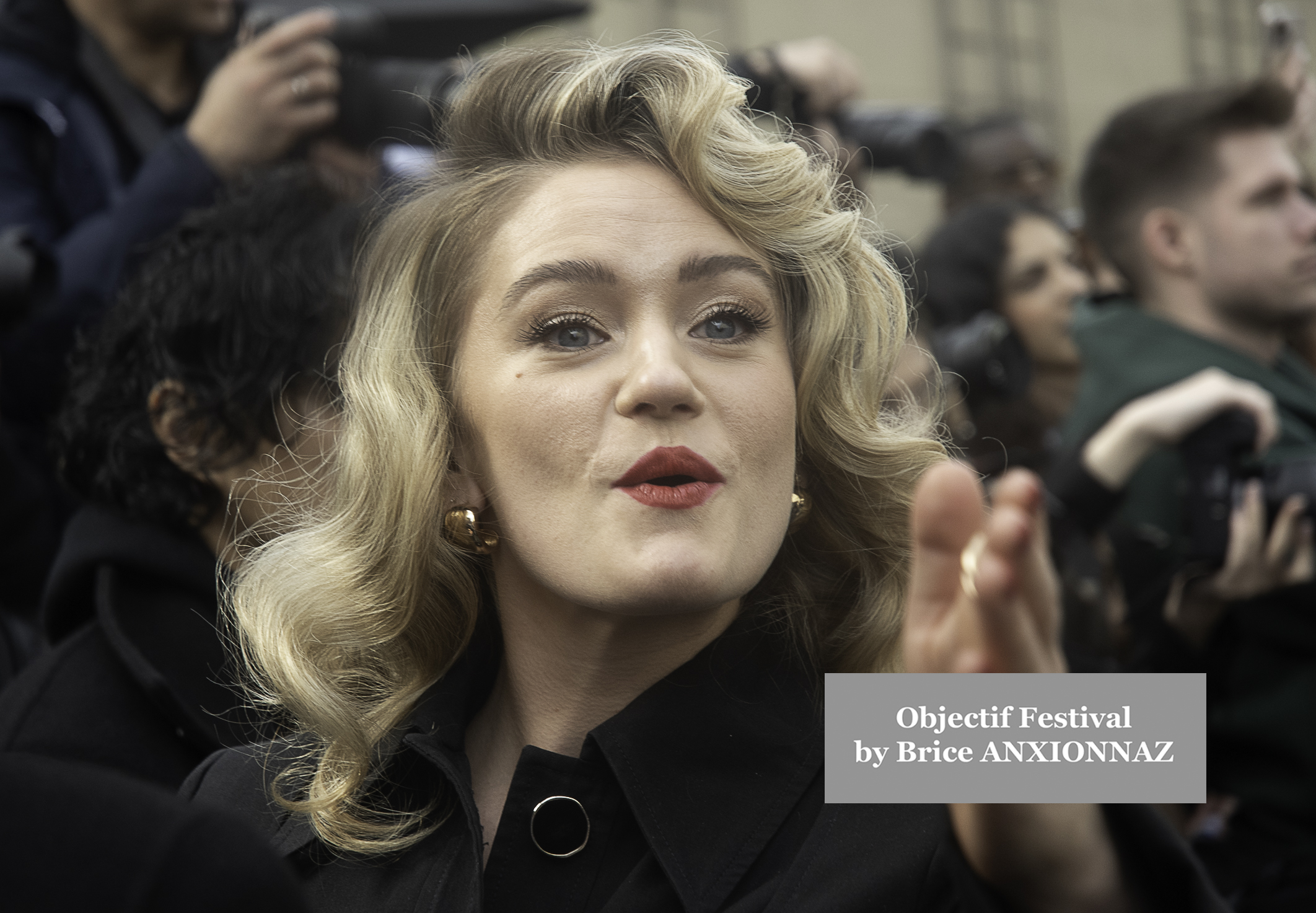 Photo streetstyle de Mary Charteris -  Streetstyle photos of guest arrivals at the Nina Ricci show lors du défilé Nina Ricci Spring 2025 à Streetstyle-photos-of-guest-arrivals-at-the-Nina-Ricci-show, Paris Fashion Week le 7 March 2025 par Brice ANXIONNAZ (Objectif Festival)